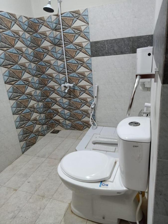 Diplomat Inn Karaczi Zewnętrze zdjęcie
