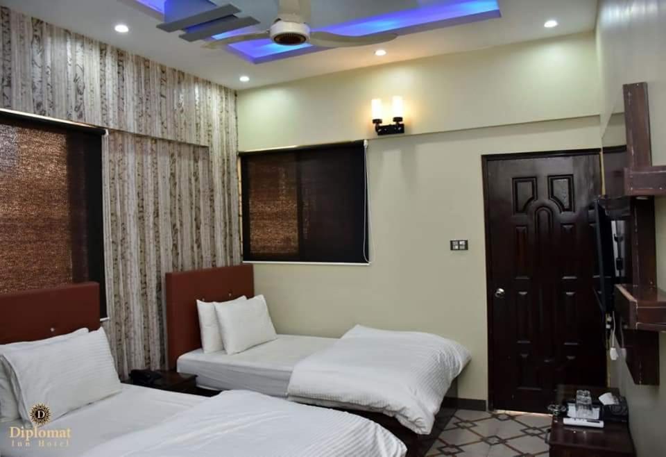 Diplomat Inn Karaczi Zewnętrze zdjęcie